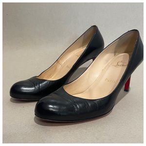 ❤️Authentic Christian Louboutin black leather pumps